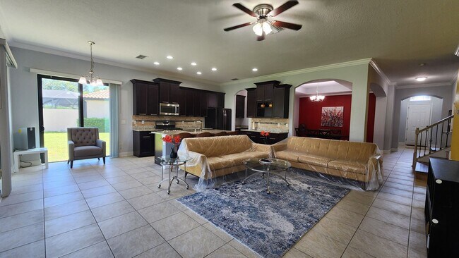 Building Photo - Lakeview Turnkey Furnished Home with Resor...