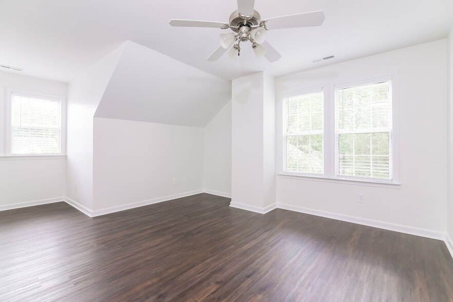 Building Photo - 3600 Saguaro Ct
