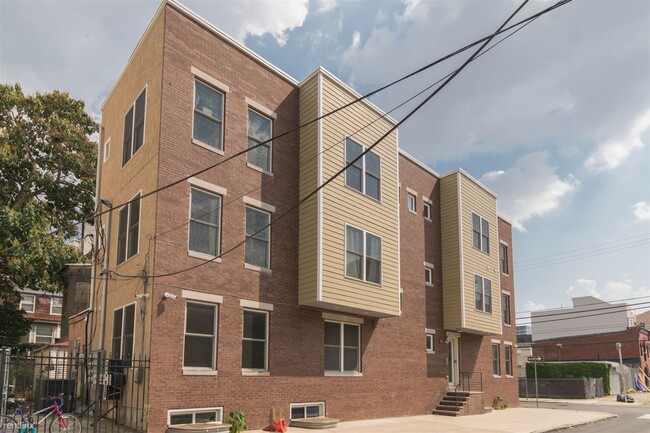 Building Photo - 6 br, 5 bath Triplex - 1507 W OXFORD ST Un...