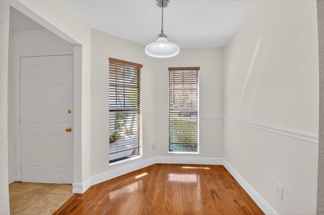 Building Photo - 10253 Riverbend Terrace