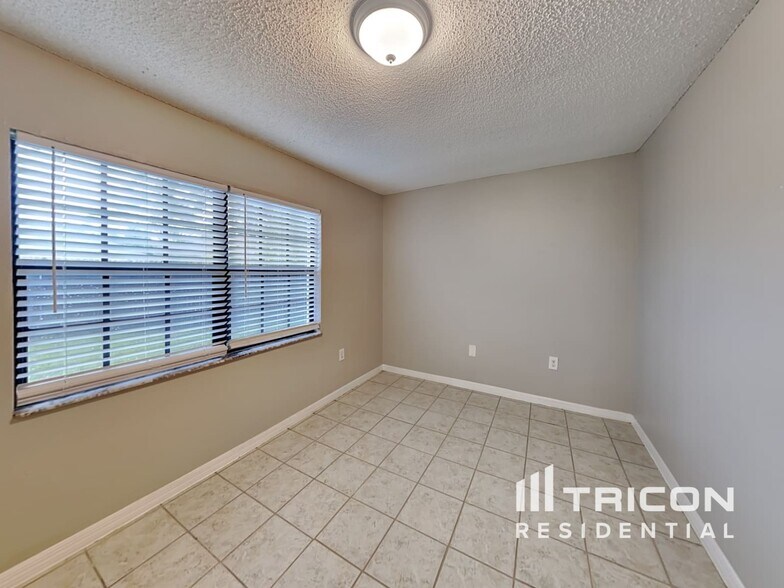 Building Photo - 10827 Claymont Dr