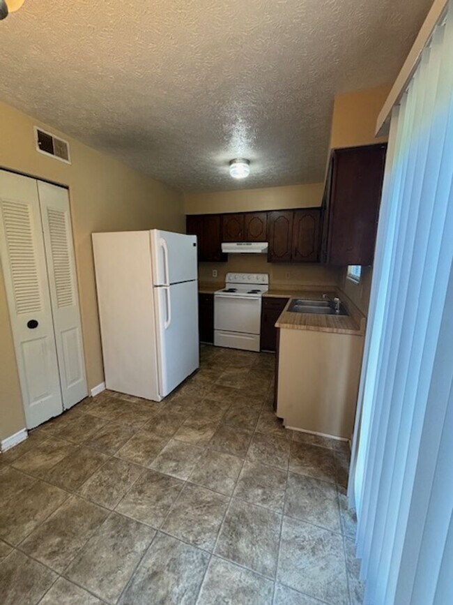 Building Photo - 409 Shelby Ave