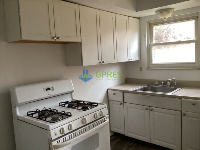 Building Photo - 9210-9212-9212 Florida Ave