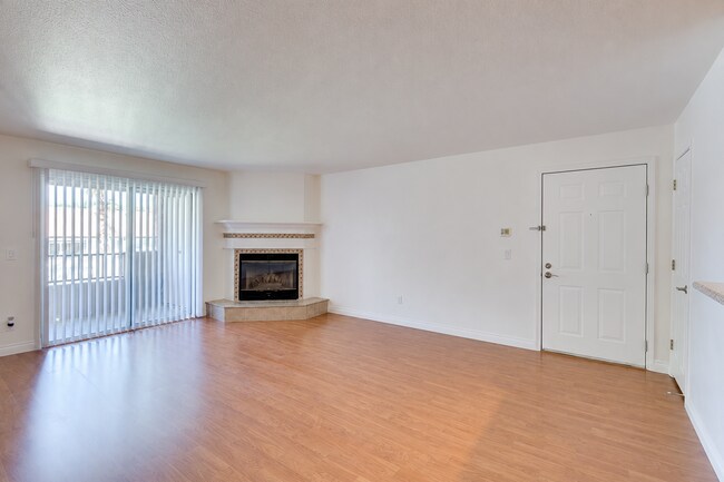 Building Photo - Beautiful 2-Bed, 2-Bath 2nd-Floor Condo Near The Lakes!