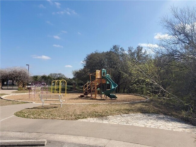 Building Photo - 645 Sierra Mar Lp