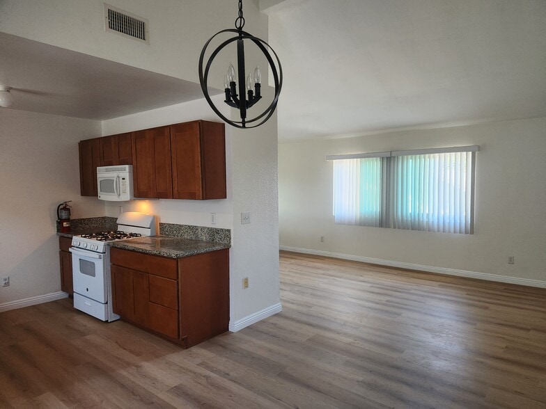 Dining to Living or Kitchen - 625 S Osage Ave