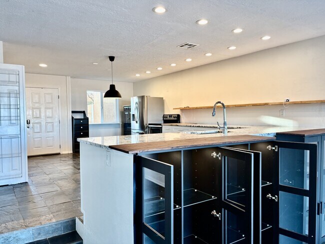 Building Photo - 2700 Vista Grande Dr NW