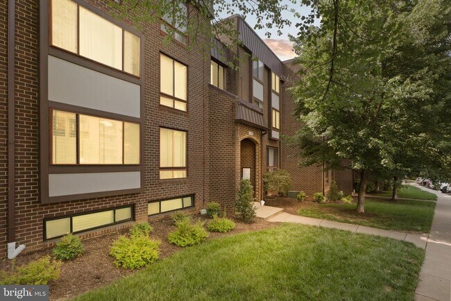 Building Photo - 120 Roberts Ln
