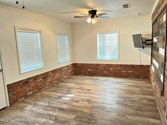 Building Photo - 2205 33rd St