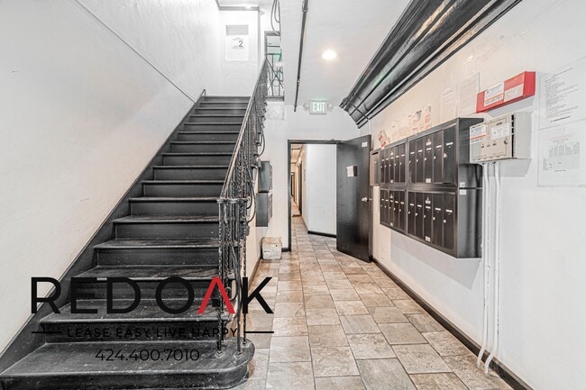 Building Photo - 932 Irolo St