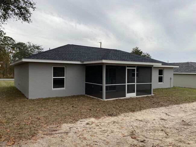 Building Photo - Custom Home - Desirable SE Ocala Neighborh...