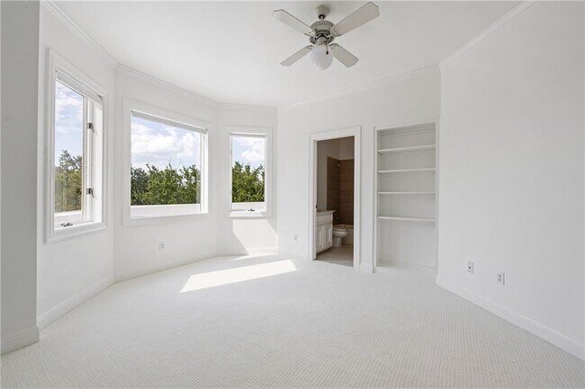 Building Photo - 16018 Fontaine Ave