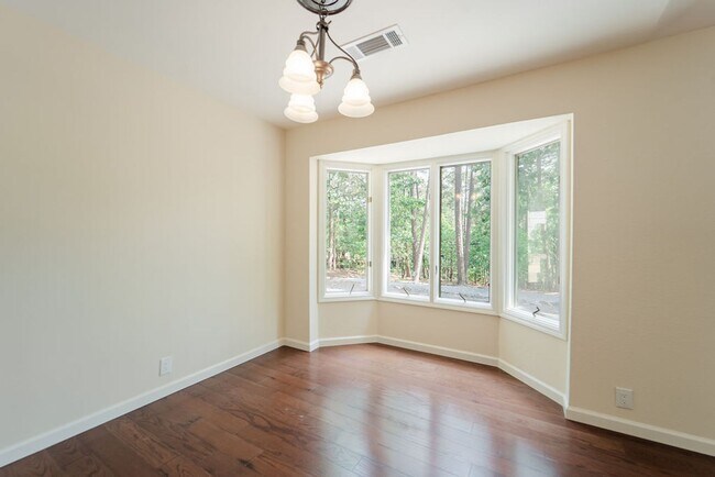 Building Photo - Charming 3 Bedroom, 2 Bathroom home! Call 501-922-9997 to set up a showing today!