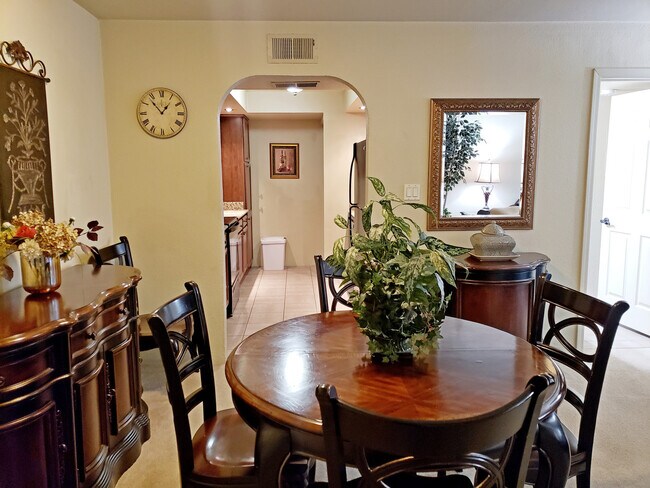 Building Photo - Furnished Scottsdale One Bedroom Condo For...