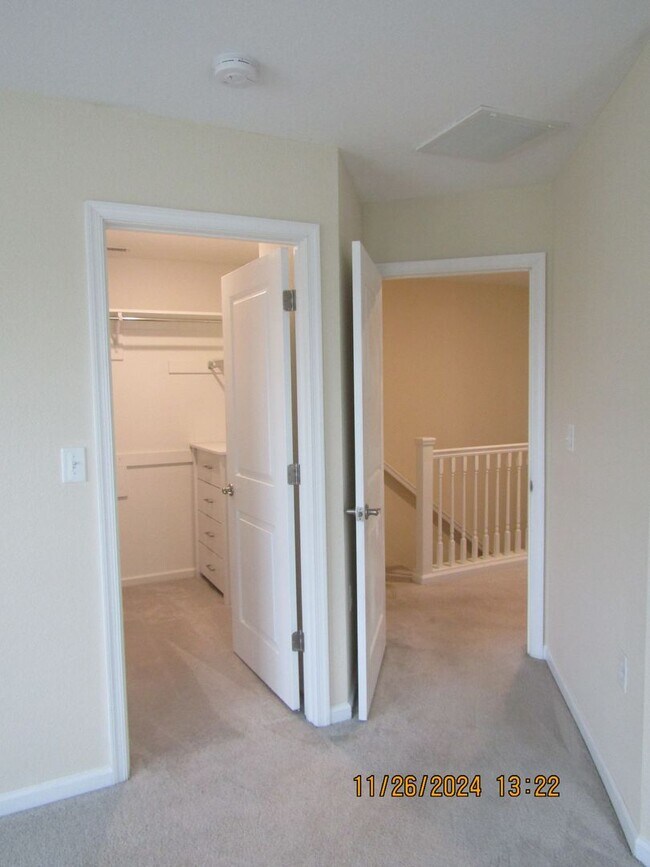 Building Photo - Hickory Manor