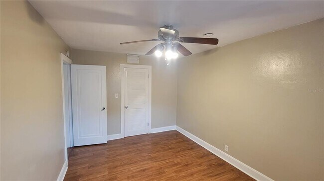 Building Photo - 520 11th Ave N