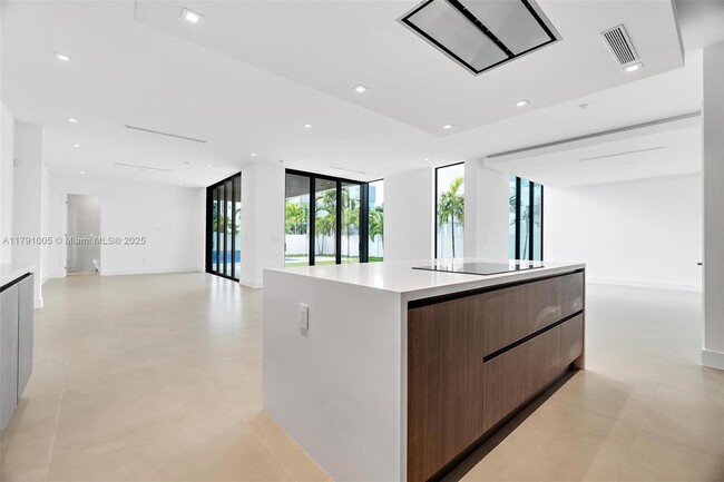 Building Photo - 6818 NW 104th Ct