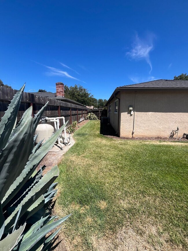Building Photo - 2805 Campbell Ln