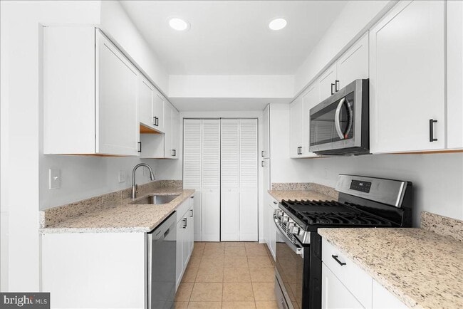 Building Photo - 239 Nottoway St SE