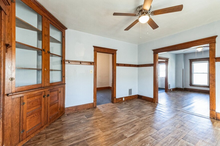 Building Photo - 159 Royal Ave