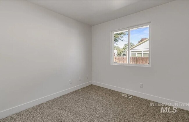 Building Photo - 230 War Eagle Dr