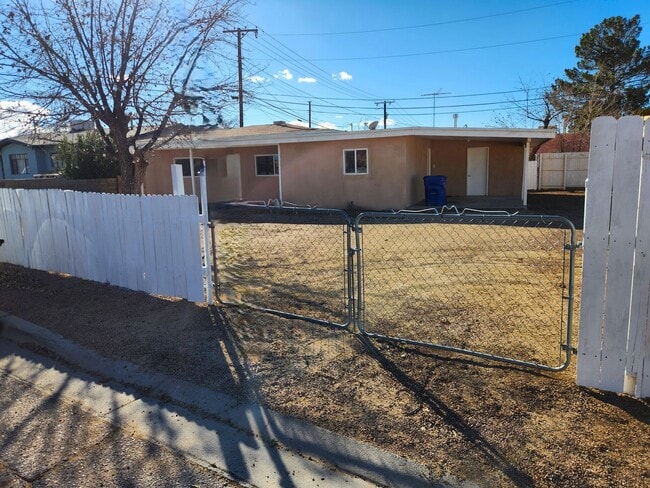 Building Photo - 1417 Fifth St.