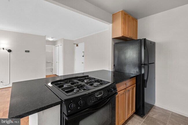 Building Photo - 4570 MacArthur Blvd NW