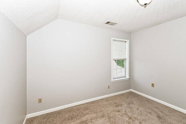 Building Photo - 8672 Overcup Oaks Dr