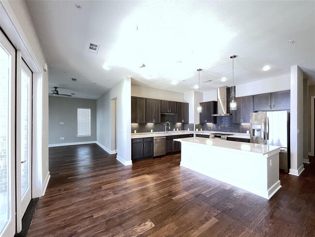 Building Photo - 4325 Jackson Ave