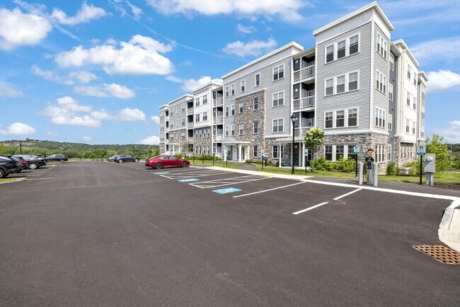 Building Photo - 2 Stratton Dr