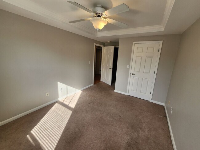 Building Photo - 3802 Falcon Crest Dr