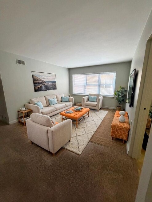 Building Photo - LN924