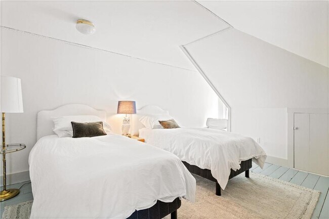 Building Photo - 14 Greenough Pl