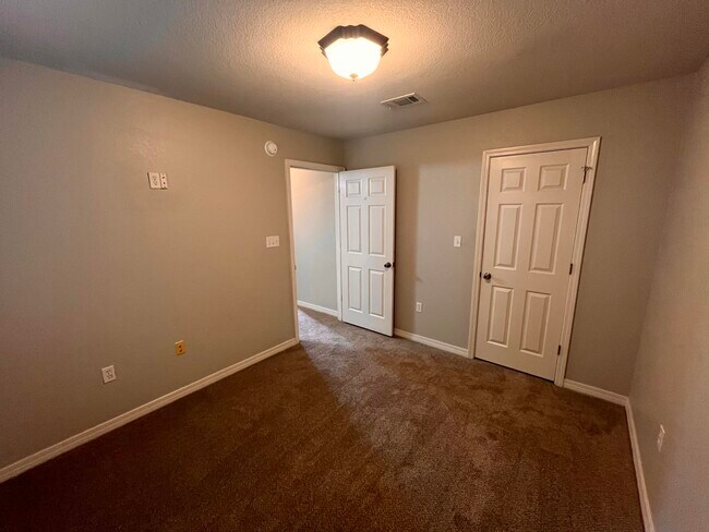 Building Photo - 305 Seclusion Blvd