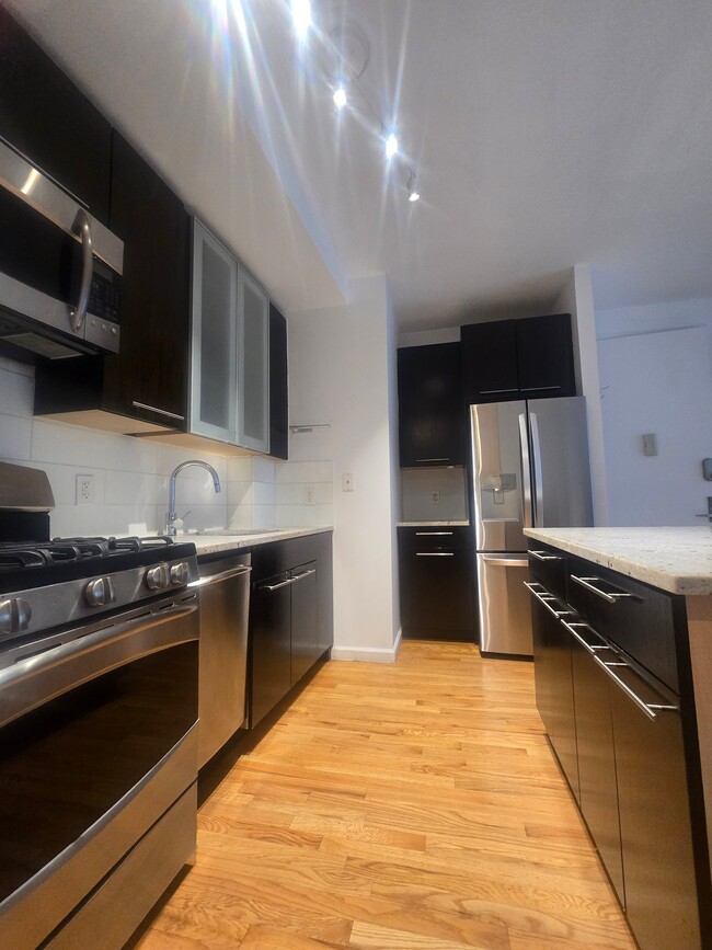 Building Photo - 5 W 127th St