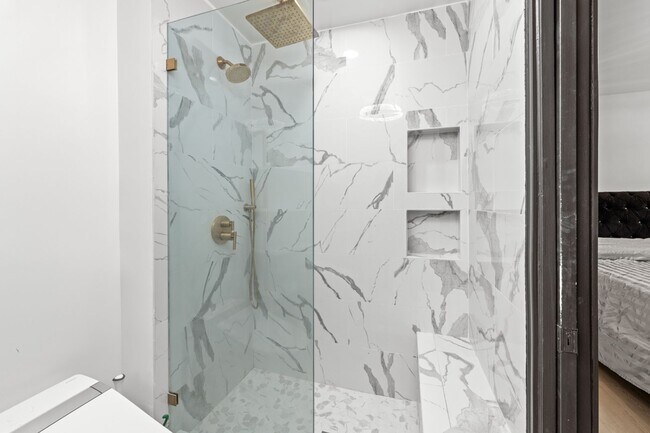 Building Photo - Stunning & fully upgraded 1BR/1BA residence in the heart of Little Italy