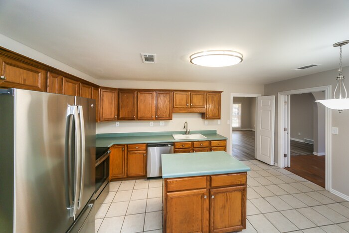 Building Photo - 554 N Sanga Rd