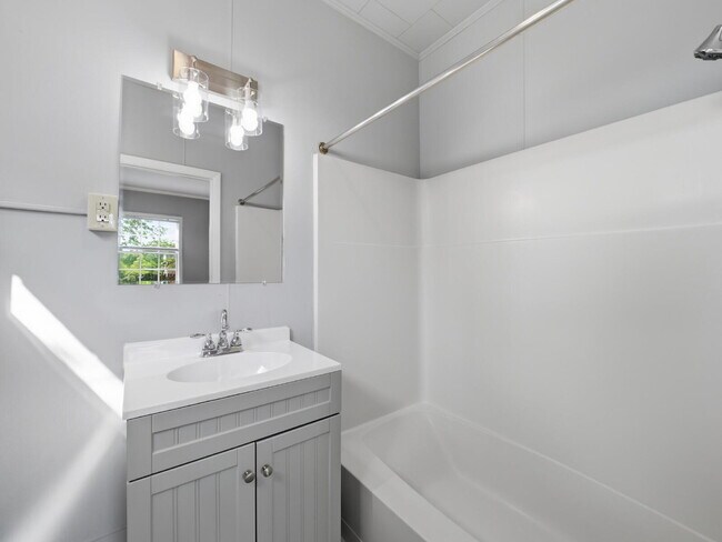 Building Photo - Charming 2-Bedroom, 2-Bath First-Floor Residence in a Beautifully Renovated Historic Home