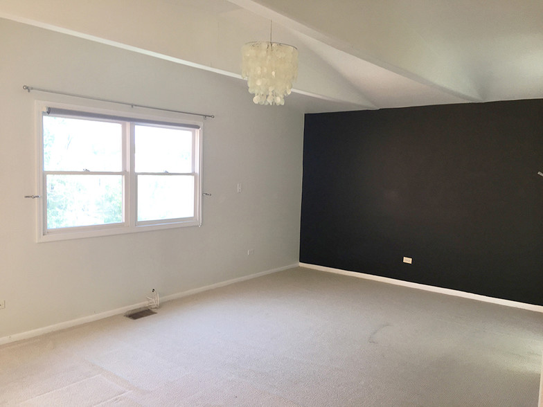 Master bedroom duplex up - 1927 N Sawyer Ave