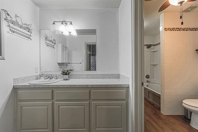 Building Photo - 6203 Oak Bay Dr