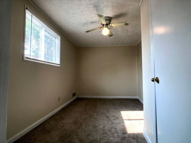 Building Photo - Mt Washington, 2 Bed 1.5 Bath House with Parking, A/C, Patio and More!