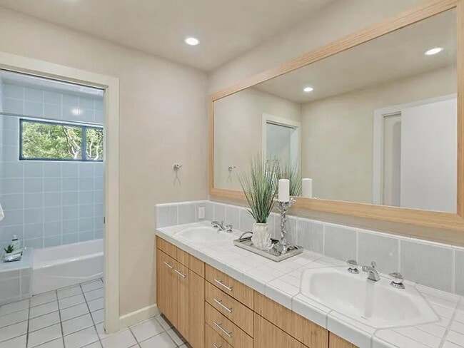 Building Photo - BRIGHT & AIRY HOME IN EXCLUSIVE ENCLAVE SPRAWLING, PRIVATE CULDESAC PROPERTY