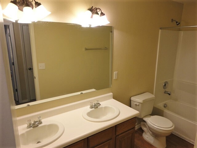 Building Photo - 1232 Maple Meadows Dr NE