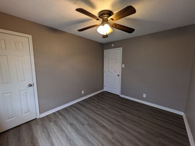 Building Photo - 1901 W Wildwood Ave