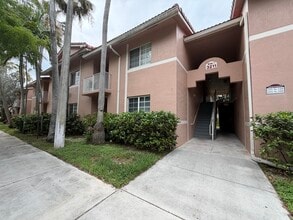 Building Photo - 3211 Sabal Palm Manor
