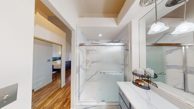Building Photo - Spanish Trails Guard Gated Townhome!