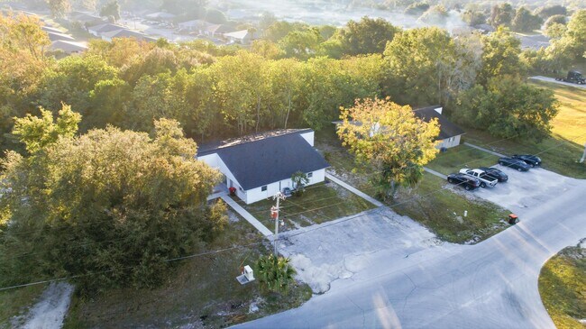 Primary Photo - 2931 SE 52nd Ave