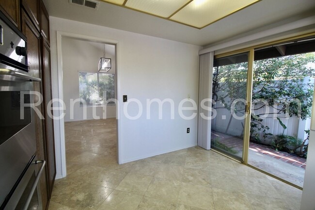 Building Photo - 10258 Grayfox Dr