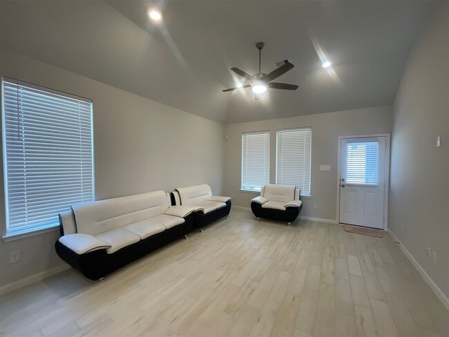 Building Photo - 12614 White Pelican Ct