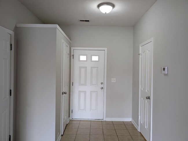 Building Photo - Pristine home located in the Pinebrook Com...